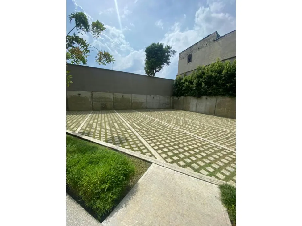 EDIFICIO RESIDENCIAL EN VENTA - URB. LA CASTELLANA - 23