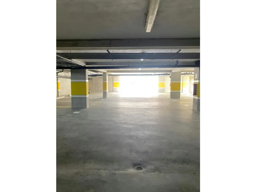EDIFICIO RESIDENCIAL EN VENTA - URB. LA CASTELLANA - 26