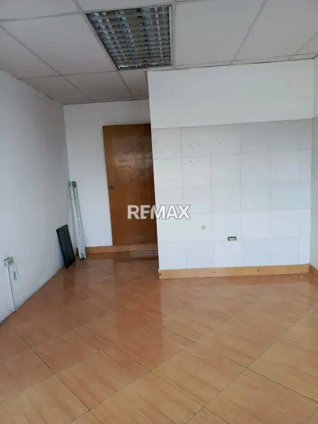 Amplio local comercial en alquiler Ubicado en la calle 6 entre AV. 9 y av. Bolívar. - 4