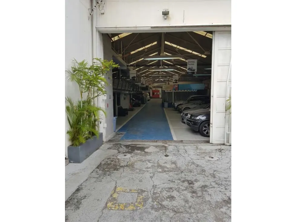 Vendo galpón 1800m2 Boleíta 0560 - 5
