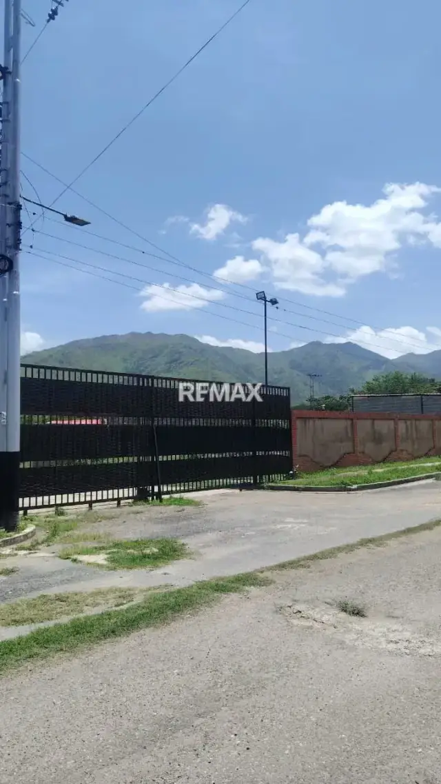 Parcela de Terreno en venta de oportunidad, San Diego-Sabana del Medio