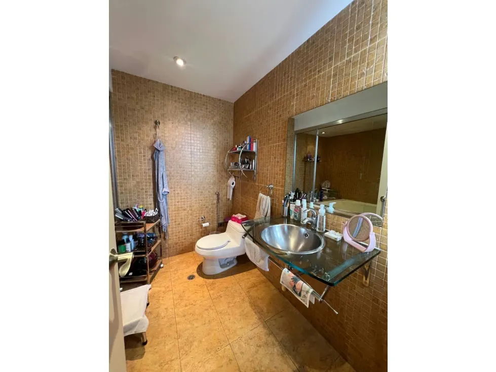 Vendo apartamento en calle cerrada 220m2 Las Mercedes 9303 - 12