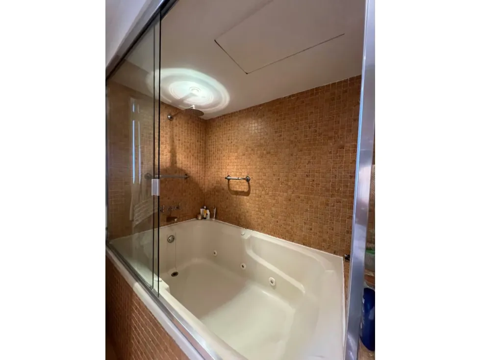 Vendo apartamento en calle cerrada 220m2 Las Mercedes 9303 - 13