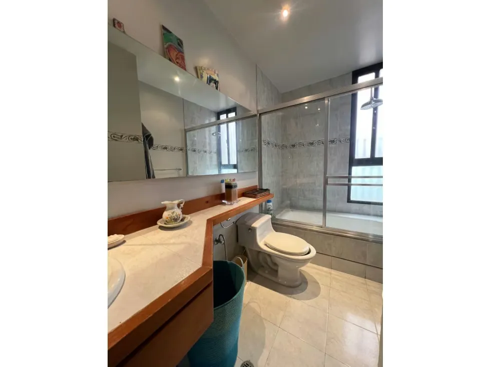 Vendo apartamento en calle cerrada 220m2 Las Mercedes 9303 - 16