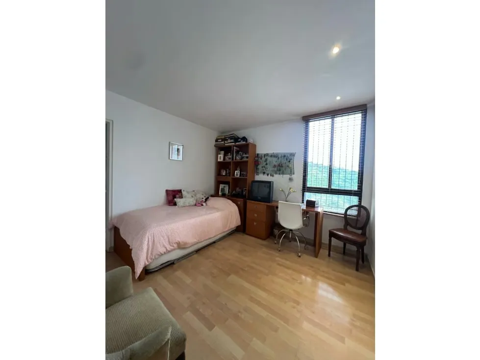 Vendo apartamento en calle cerrada 220m2 Las Mercedes 9303 - 17