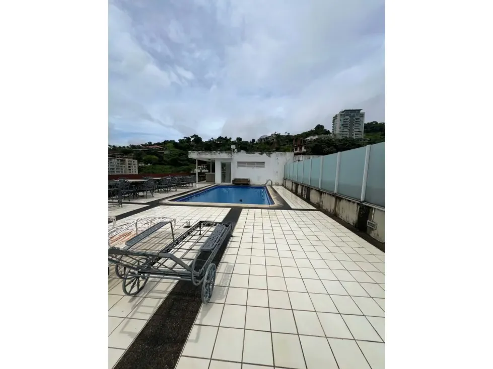 Vendo apartamento en calle cerrada 220m2 Las Mercedes 9303 - 19