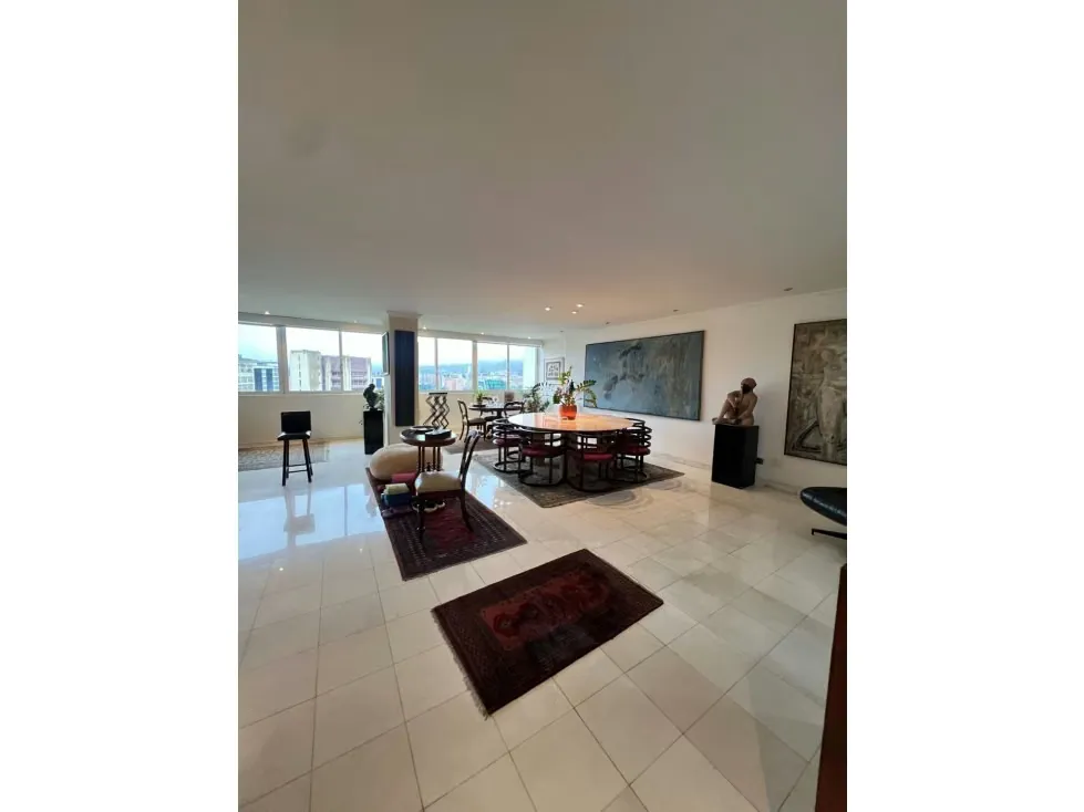 Vendo apartamento en calle cerrada 220m2 Las Mercedes 9303 - 4