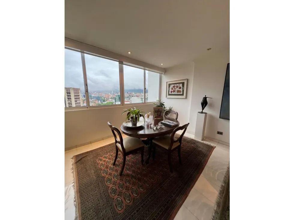 Vendo apartamento en calle cerrada 220m2 Las Mercedes 9303 - 7