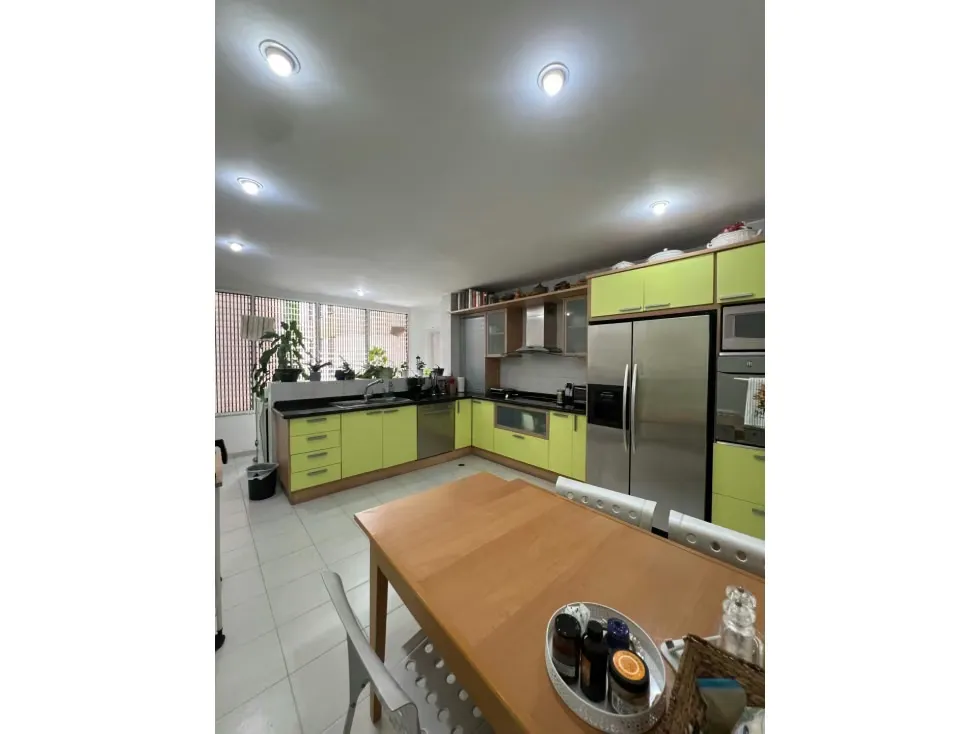 Vendo apartamento en calle cerrada 220m2 Las Mercedes 9303 - 9