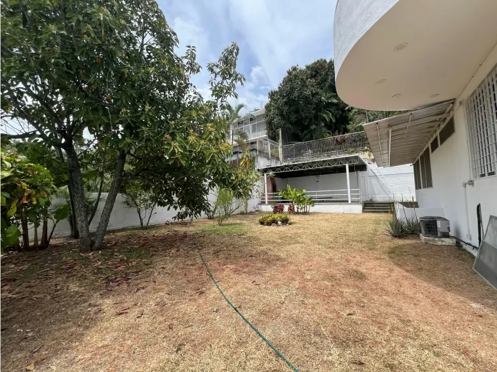 Se vende casa 1000m² 3h+1s/3b+1s/10e Country Club - 2