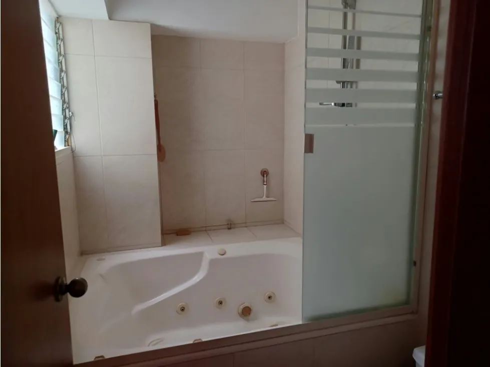 VENTA APTO 126m2 4H/3B/2E, MALETERO URB El Cigarral 3152 - 18