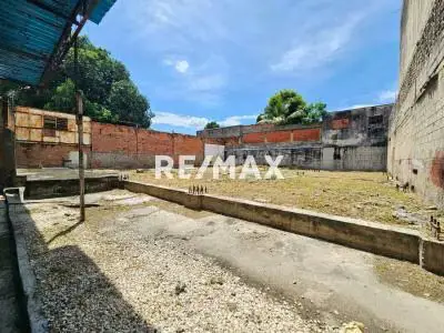 Terreno con estructura en La Cooperativa