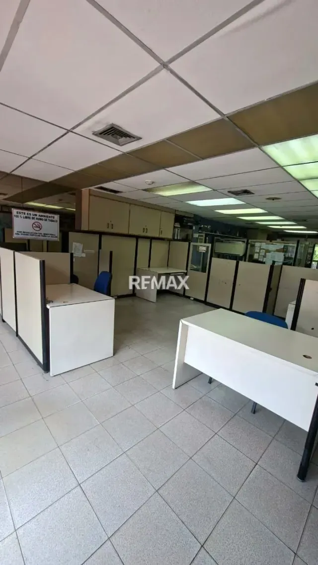 LOCAL COMERCIAL EN ALQUILER – SANTA EDUVIGES - 4