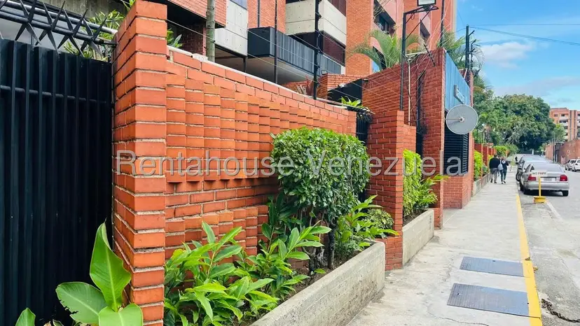Apartamento (1 Nivel) en Alquiler en Los Dos Caminos, Distrito Metropolitano
