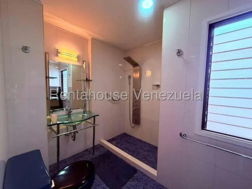 Apartamento (1 Nivel) en Alquiler en Los Dos Caminos, Distrito Metropolitano - 15
