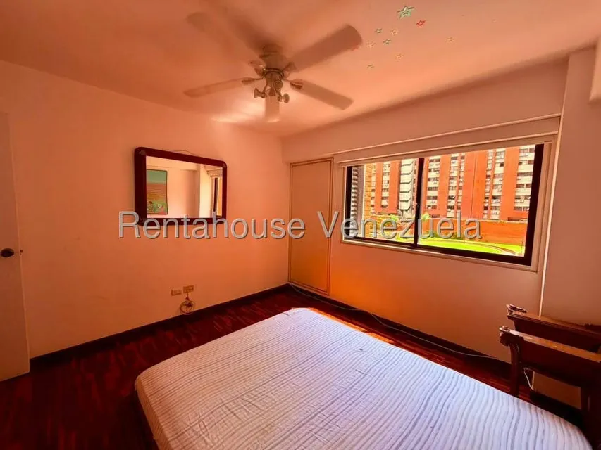 Apartamento (1 Nivel) en Alquiler en Los Dos Caminos, Distrito Metropolitano - 20
