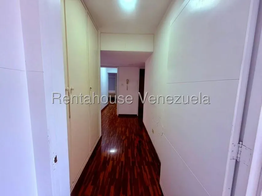 Apartamento (1 Nivel) en Alquiler en Los Dos Caminos, Distrito Metropolitano - 21