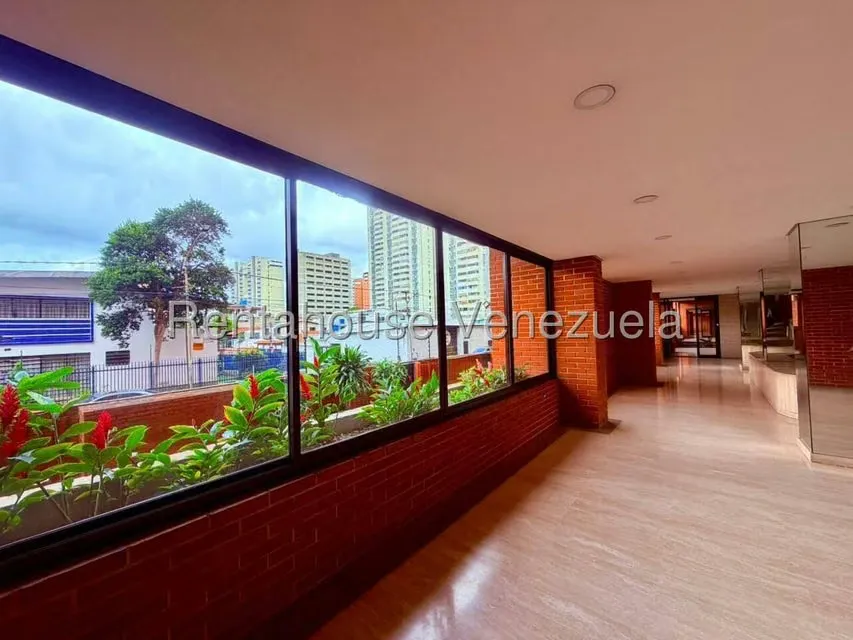 Apartamento (1 Nivel) en Alquiler en Los Dos Caminos, Distrito Metropolitano - 29