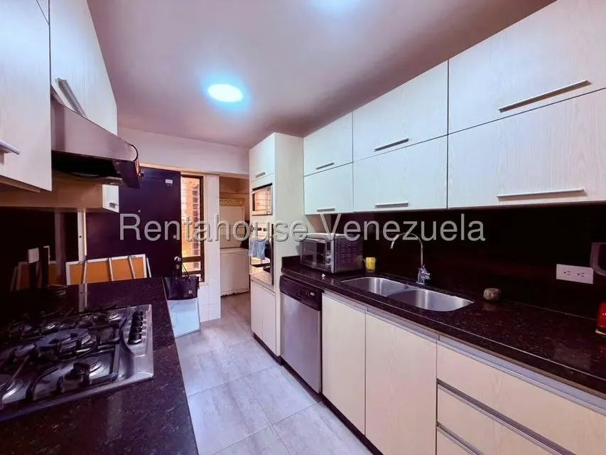 Apartamento (1 Nivel) en Alquiler en Los Dos Caminos, Distrito Metropolitano - 8