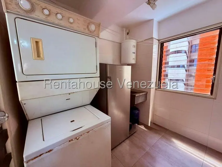 Apartamento (1 Nivel) en Alquiler en Los Dos Caminos, Distrito Metropolitano - 9