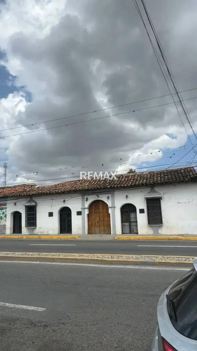 En Quibor Excelente terreno y casa comercial Ubicado en una de las avenidas con la afluencia de vehículos de la zona. Av principal Florencio Gimenez