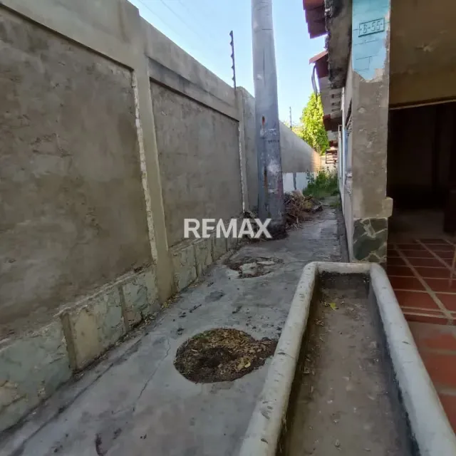 Venta de Amplia Casa con Terreno en obra Gris - 5