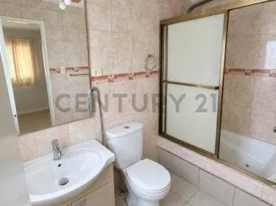 Apartamento en Venta, ubicado en La Florida, Avenida Andres Bello - 10