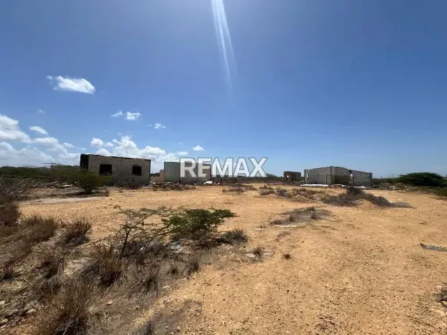 TERRENO EN VENTA - 3