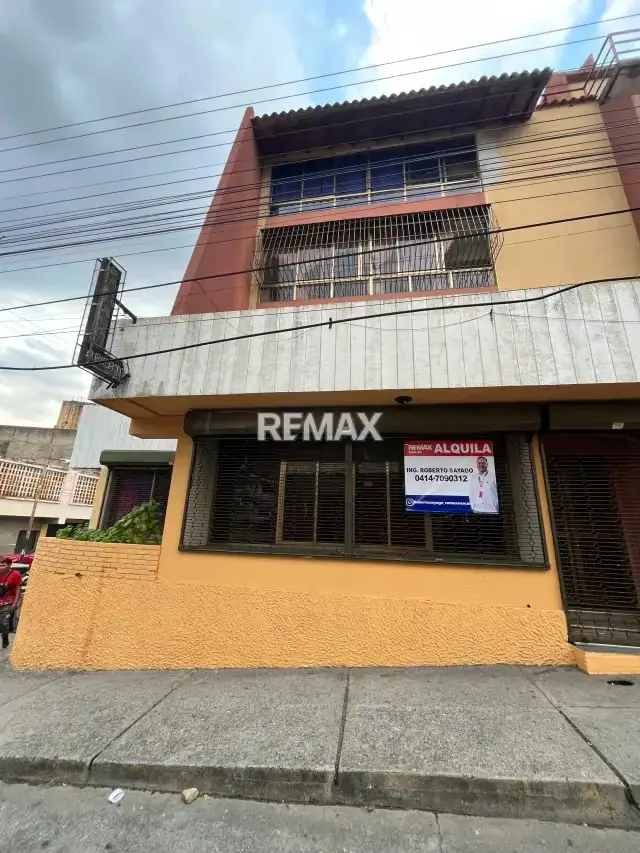 AMPLIO LOCAL COMERCIAL