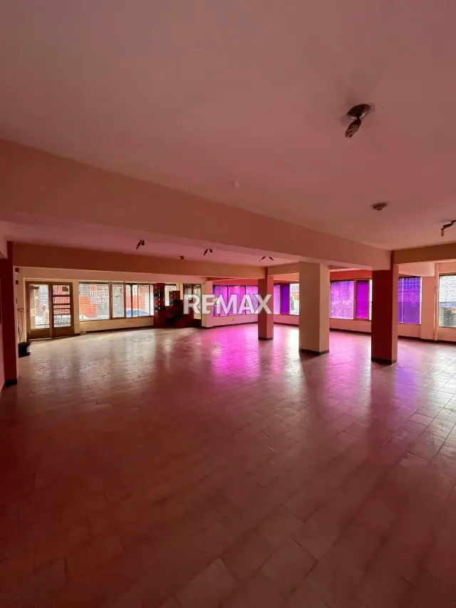 AMPLIO LOCAL COMERCIAL - 6