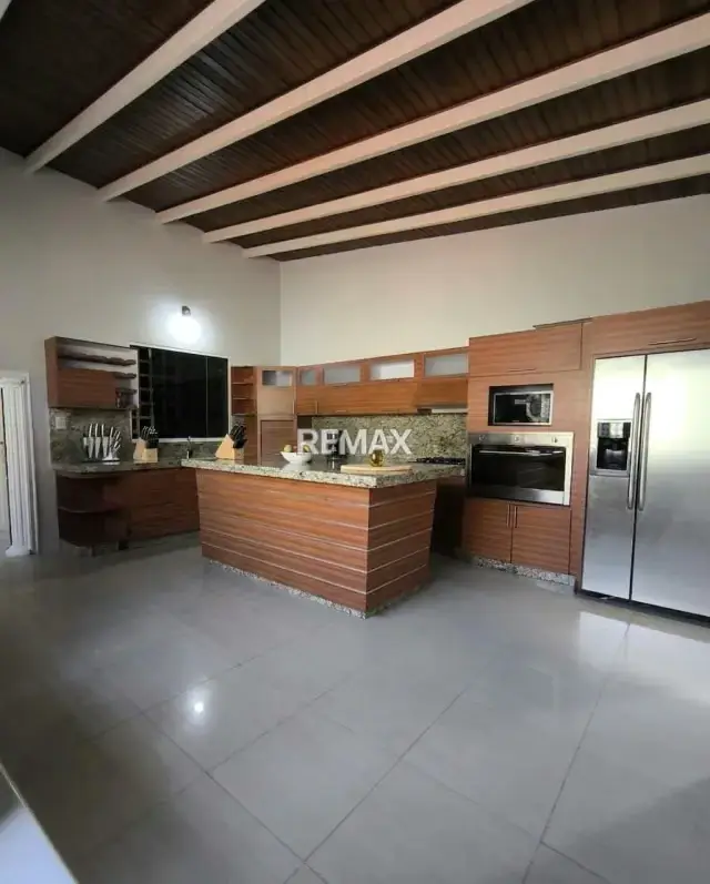 Se Vende Casa en Urbanización Valle de Luna, Sector Tipuro