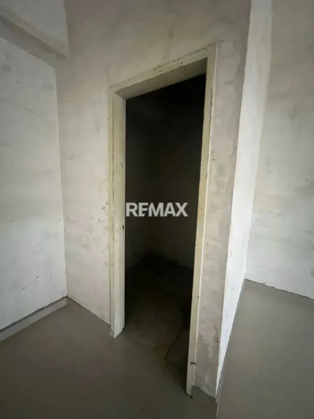 En Venta Local Comercial en la Av. 19 de Abril - 4