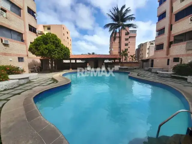 EN VENTA AMPLIO Y COMODO APARTAMENTO EN EL CONJUNTO EN LA AVENIDA SILVA DE TUCACAS