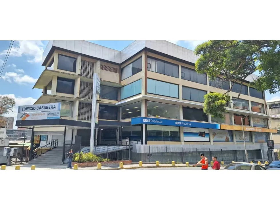 Se vende excelente local comercial de 2.500m2 en Boleíta Norte - RG - 2