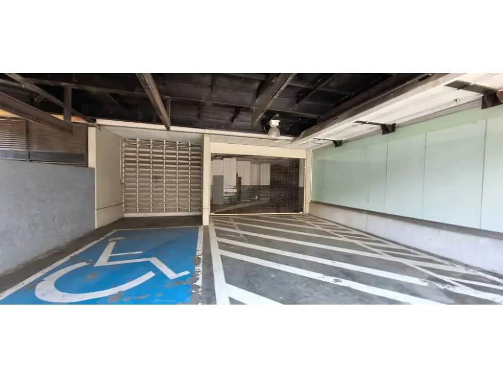 Se vende excelente local comercial de 2.500m2 en Boleíta Norte - RG - 14