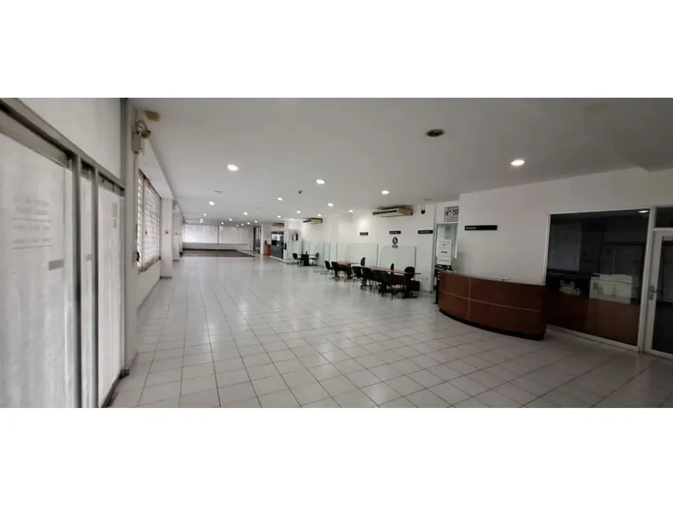 Se vende excelente local comercial de 2.500m2 en Boleíta Norte - RG - 9