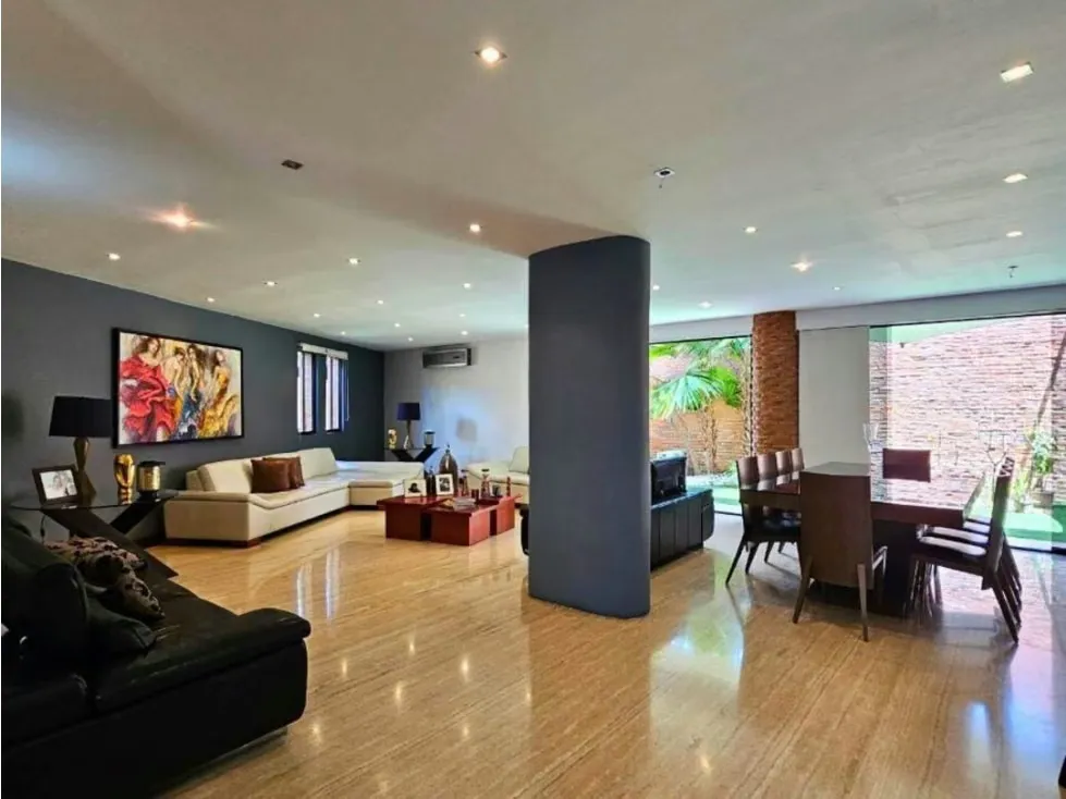 Vendo casa en calle cerrada 677m2 Prados del Este 6480 - 4