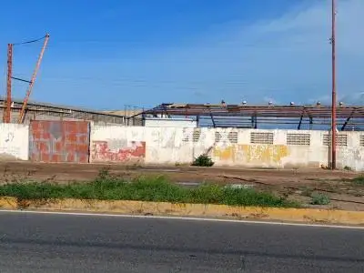 GALPON CON ESTRUCTURA METÁLICA EN AVENIDA ROTARIA.