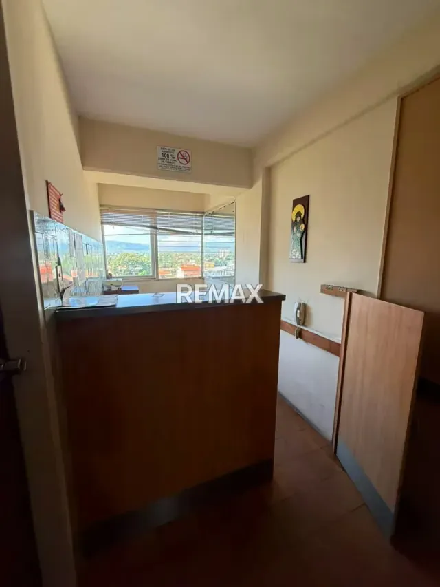 CONSULTORIO EN ALQUILER UBICADO EN EL OESTE DE BARQUISIMETO, CARRERA 21 ENTRE 55 Y 56 - 3