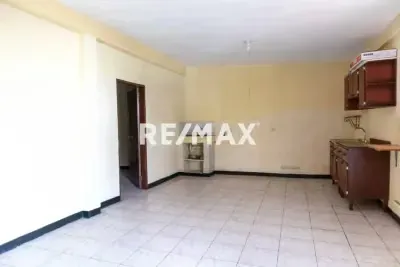 En venta local con apartamentos - 11
