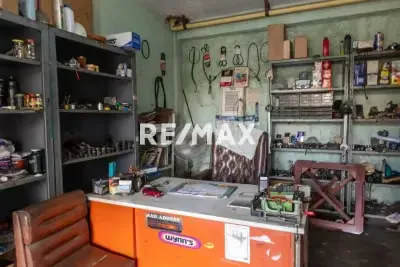 En venta local con apartamentos - 12