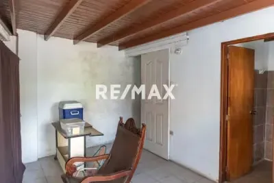 En venta local con apartamentos - 6