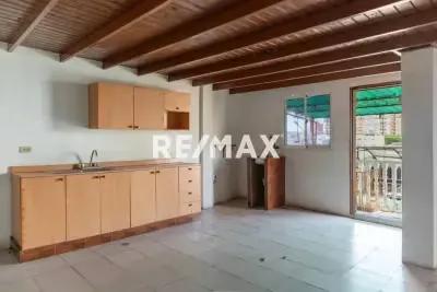En venta local con apartamentos - 10