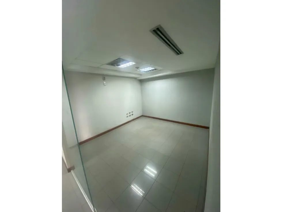 Alquilo local comercial a pie de calle 226m2 Valle Abajo 4768 - 2