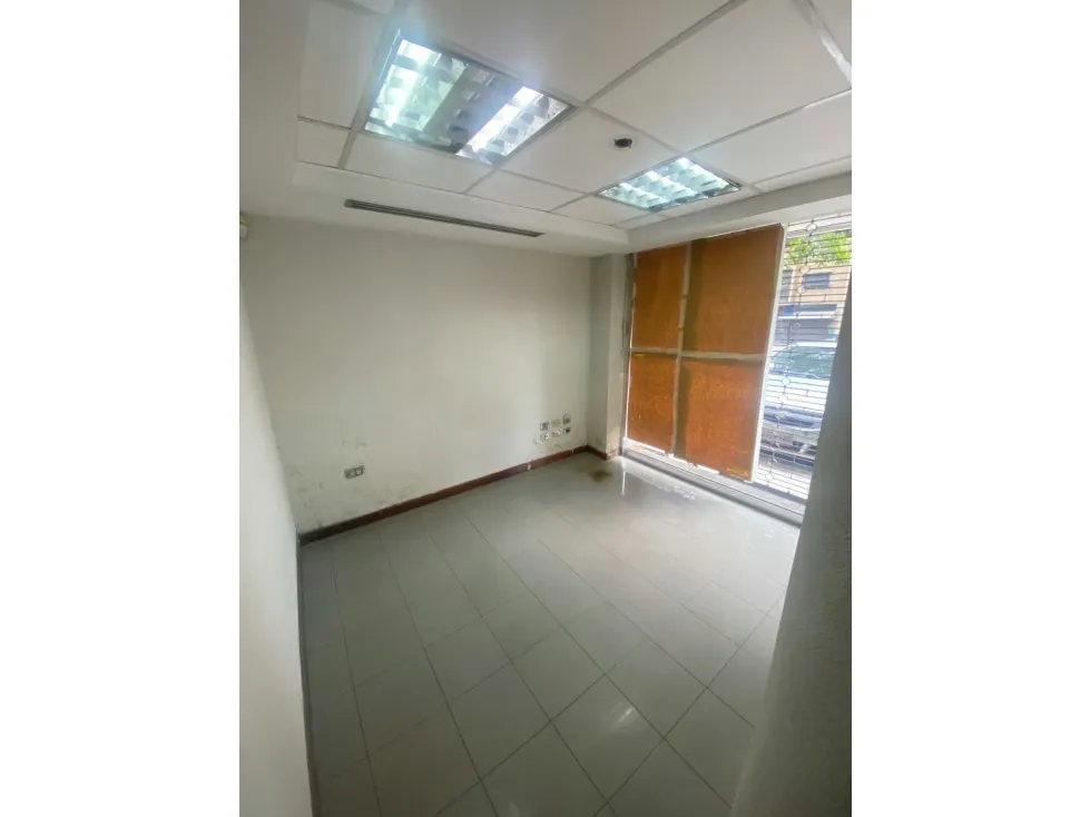 Alquilo local comercial a pie de calle 226m2 Valle Abajo 4768 - 5