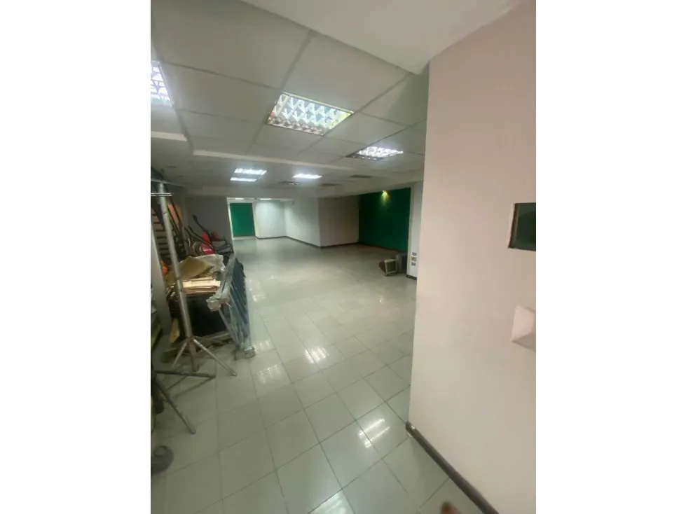 Alquilo local comercial a pie de calle 226m2 Valle Abajo 4768 - 6
