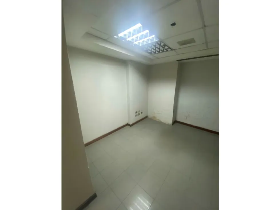 Alquilo local comercial a pie de calle 226m2 Valle Abajo 4768 - 7