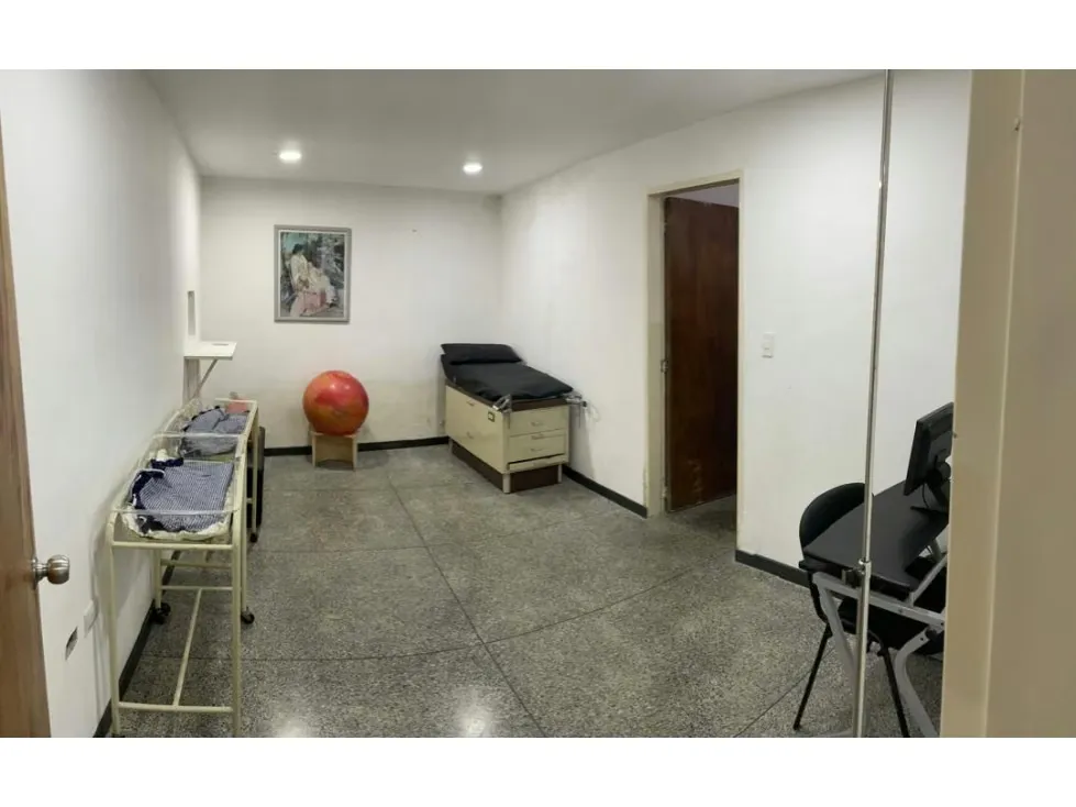 Se vende clinica 1000m2 Chuao 8916 - 34