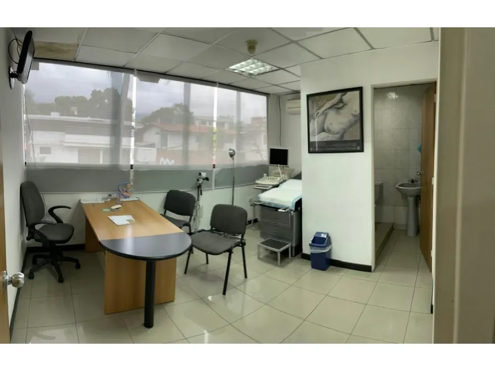 Se vende clinica 1000m2 Chuao 8916 - 5