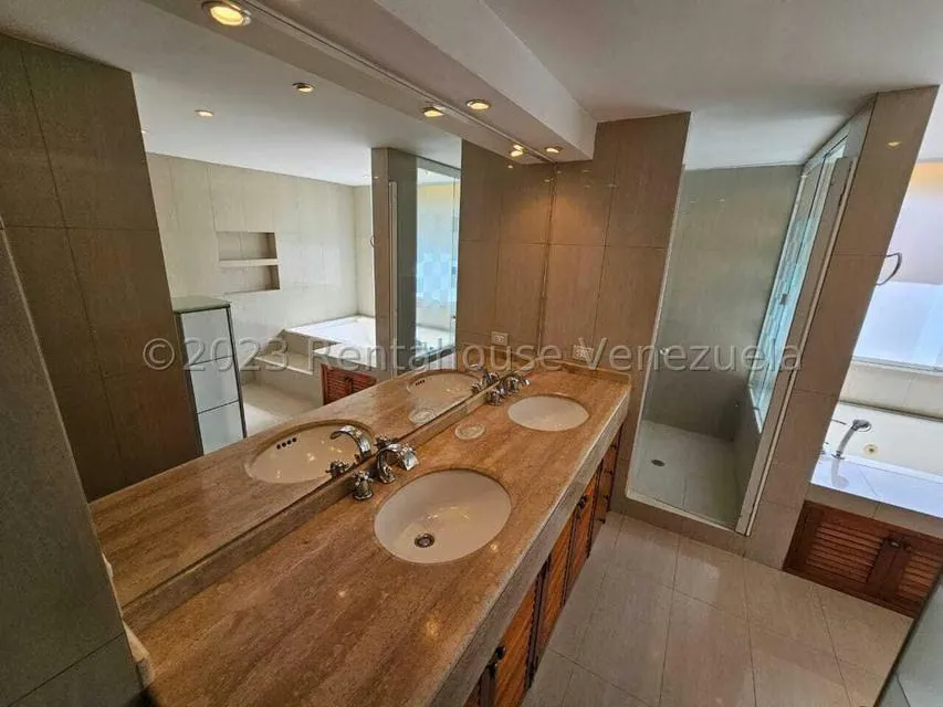 Casa (Multipes Niveles) en Venta en La Lagunita Country Club, Distrito Metropolitano - 23